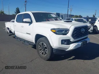 2022 Toyota Tacoma SR5 z VIN 3TMBZ5DN1NM034485, wystawiony jako IAAI lot #41741767 z przebiegiem 54 547 mil mil oraz . Historia ofert i sprzedaży dostępna na DreamBid. Obrazek 1.