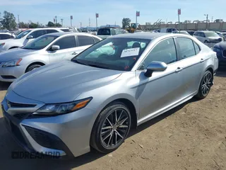2023 Toyota Camry SE z VIN 4T1T11AK0PU153203, wystawiony jako IAAI lot #38763517 z przebiegiem 11 171 mil mil oraz . Historia ofert i sprzedaży dostępna na DreamBid. Obrazek 18.