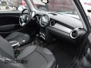 2009 MINI Cooper Hardtop with VIN WMWMF33569TW70413, listed as a IAAI auction lot 41776589 with 85,394 mi miles. Bid and sale history available at carsss.com. Image 5.