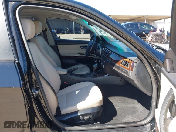 2011 BMW 3 Series 328i z VIN WBAPH5G52BNM80258, wystawiony jako IAAI lot #41763247 z przebiegiem 104 346 mil mil oraz . Historia ofert i sprzedaży dostępna na DreamBid. Obrazek 5.
