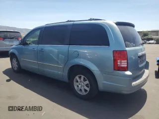 2010 Chrysler Town & Country Touring z VIN 2A4RR5D13AR460820, wystawiony jako Copart lot #57162885 z przebiegiem 197 426 mil mil oraz Szkoda całkowita • Salvage title. Historia ofert i sprzedaży dostępna na DreamBid. Obrazek 2.