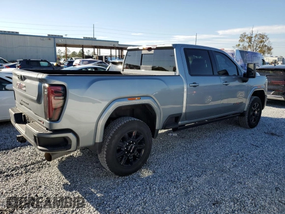 2025 GMC Sierra 2500HD AT4 z VIN 1GT4UPEY8SF101946, wystawiony jako Copart lot #44000195 z przebiegiem 1 238 mil mil oraz Nie do naprawy • Non repairable. Historia ofert i sprzedaży dostępna na DreamBid. Obrazek 3.