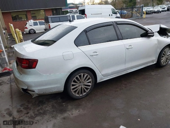 2016 Volkswagen Jetta Sedan 1.8T SEL with VIN 3VWL17AJ3GM326289, listed as a IAAI auction lot 41626779 with 111,504 mi miles. Bid and sale history available at carsss.com. Image 4.