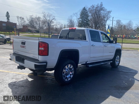 2019 GMC Sierra 2500HD Denali with VIN 1GT12SEY3KF126085, listed as a Copart auction lot 53366345 with 148,588 mi miles and Clean Title. Bid and sale history available at carsss.com. Image 4.