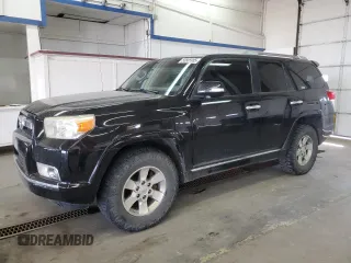 2011 Toyota 4Runner Trail z VIN JTEBU5JR7B5039144, wystawiony jako Copart lot #55885955 z przebiegiem 182 980 mil mil oraz Szkoda całkowita • Salvage title. Historia ofert i sprzedaży dostępna na DreamBid. Obrazek 1.