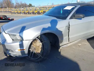 2014 Ford Mustang V6 с VIN 1ZVBP8EM8E5264833, выставлен на аукционе IAAI как лот 41399611 с пробегом 184 439 миль миль и . История ставок и продаж доступна на DreamBid. Изображение 6.