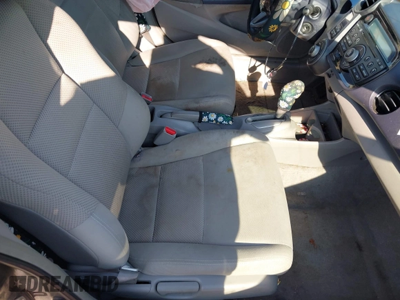 2010 Honda Insight LX with VIN JHMZE2H52AS032697, listed as a IAAI auction lot 42255794 with 262,251 mi miles and . Bid and sale history available at DreamBid. Image 5.