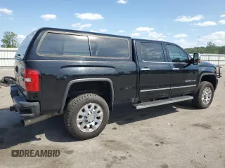 2017 GMC Sierra 2500HD Denali z VIN 1GT12UEY4HF203003, wystawiony jako Copart lot #55095115 z przebiegiem 172 926 mil mil oraz Szkoda całkowita • Salvage title. Historia ofert i sprzedaży dostępna na DreamBid. Obrazek 3.