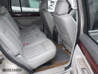 2004 Lincoln Aviator Luxury with VIN 5LMEU68H64ZJ32214, listed as a IAAI auction lot 41641566 with 203,674 mi miles. Bid and sale history available at carsss.com. Image 8.