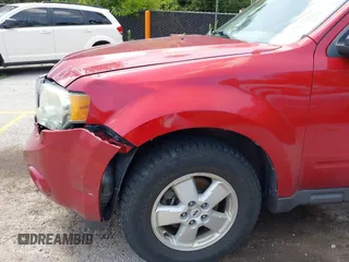 2009 Ford Escape XLS z VIN 1FMCU02799KA20370, wystawiony jako IAAI lot #42811109 z przebiegiem 195 451 mil mil oraz . Historia ofert i sprzedaży dostępna na DreamBid. Obrazek 12.