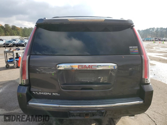 2016 GMC Yukon XL Denali with VIN 1GKS1HKJ0GR120966, listed as a Copart auction lot 84323374 with 197,771 mi miles and Salvage Title. Bid and sale history available at carsss.com. Image 6.
