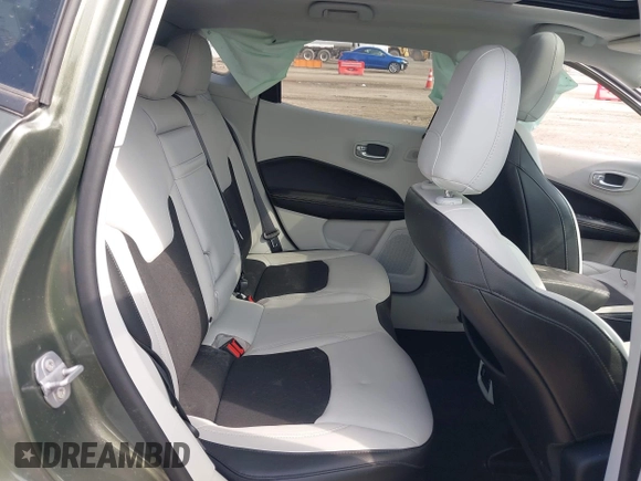 2018 Jeep Compass Latitude with VIN 3C4NJDBB4JT176031, listed as a IAAI auction lot 42125161 with 32,761 mi miles and . Bid and sale history available at DreamBid. Image 8.