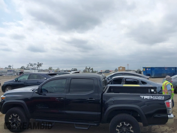 2023 Toyota Tacoma SR z VIN 3TMCZ5AN4PM548729, wystawiony jako IAAI lot #42078723 z przebiegiem 30 966 mil mil oraz . Historia ofert i sprzedaży dostępna na DreamBid. Obrazek 13.