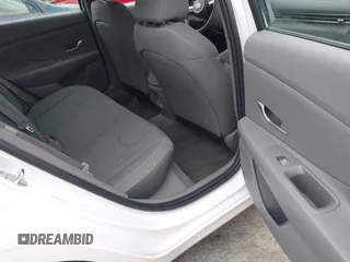 2024 Hyundai Elantra SEL z VIN KMHLM4DG6RU697014, wystawiony jako IAAI lot #42441346 z przebiegiem 28 771 mil mil oraz . Historia ofert i sprzedaży dostępna na DreamBid. Obrazek 8.