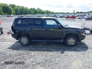 2009 Jeep Patriot Sport z VIN 1J4FT28A99D194991, wystawiony jako IAAI lot #42240537 z przebiegiem 213 517 mil mil oraz . Historia ofert i sprzedaży dostępna na DreamBid. Obrazek 13.
