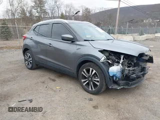 2020 Nissan Kicks SV with VIN 3N1CP5CV7LL525824, listed as a IAAI auction lot 41704814 with 79,647 mi miles. Bid and sale history available at carsss.com. Image 1.