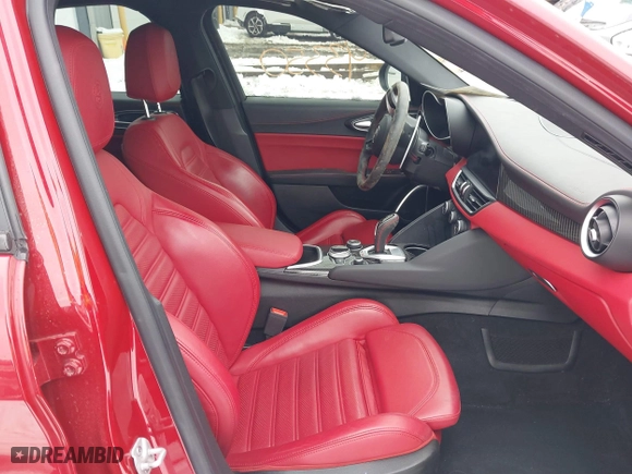 2021 Alfa Romeo Giulia Ti with VIN ZARFANBN5M7641290, listed as a IAAI auction lot 41593350 with 59,664 mi miles. Bid and sale history available at carsss.com. Image 5.