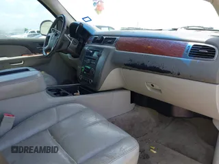 2007 GMC Yukon SLT z VIN 1GKFC13J17R129970, wystawiony jako IAAI lot #42557856 z przebiegiem 254 813 mil mil oraz . Historia ofert i sprzedaży dostępna na DreamBid. Obrazek 5.