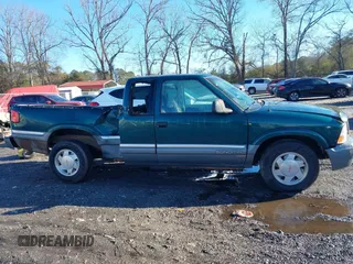 1998 GMC Sonoma SLS with VIN 1GTCS19X7W8527833, listed as a IAAI auction lot 41427791 with 232,462 mi miles. Bid and sale history available at carsss.com. Image 13.