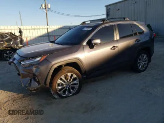 2024 Toyota RAV4 XLE Premium z VIN 2T3C1RFV4RC258999, wystawiony jako Copart lot #54192715 z przebiegiem 31 490 mil mil oraz Nie do naprawy • Non repairable. Historia ofert i sprzedaży dostępna na DreamBid. Obrazek 1.