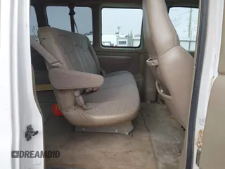 2000 Chevrolet Express with VIN 1GAHG39R0Y1233974, listed as a IAAI auction lot 41729422 with 132,827 mi miles. Bid and sale history available at carsss.com. Image 8.
