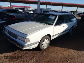 1989 Chevrolet Celebrity z VIN 1G1AW81W1K6142189, wystawiony jako IAAI lot #41816143 z przebiegiem 141 081 mil mil oraz . Historia ofert i sprzedaży dostępna na DreamBid. Obrazek 2.