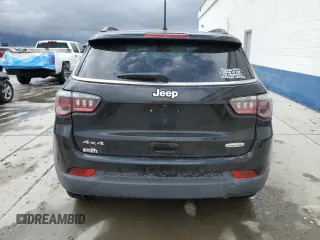 2018 Jeep Compass Latitude z VIN 3C4NJDBB5JT161280, wystawiony jako Copart lot #56758805 z przebiegiem 82 142 mil mil oraz Szkoda całkowita • Salvage title. Historia ofert i sprzedaży dostępna na DreamBid. Obrazek 6.