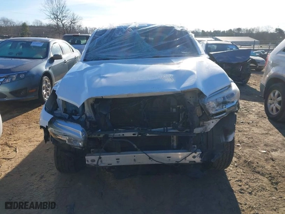 2018 Toyota Tacoma SR5 with VIN 3TMAZ5CN6JM067036, listed as a IAAI auction lot 41332174 with NaN miles. Bid and sale history available at carsss.com. Image 13.