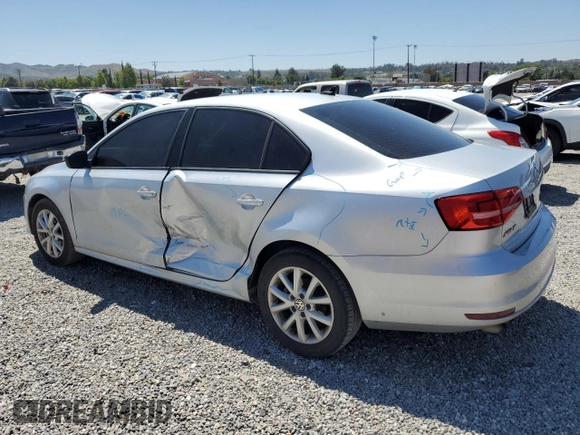 2015 Volkswagen Jetta SE z VIN 3VWD17AJ2FM263186, wystawiony jako Copart lot #57437705 z przebiegiem 106 760 mil mil oraz Szkoda całkowita • Salvage title. Historia ofert i sprzedaży dostępna na DreamBid. Obrazek 2.