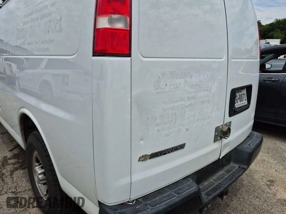 2019 Chevrolet Express Cargo с VIN 1GCWGAFP8K1160429, выставлен на аукционе IAAI как лот 42556044 с пробегом 108 476 миль миль и . История ставок и продаж доступна на DreamBid. Изображение 19.