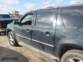 2014 Chevrolet Suburban LTZ with VIN 1GNSCKE08ER220808, listed as a IAAI auction lot 42022477 with 192,488 mi miles. Bid and sale history available at carsss.com. Image 14.