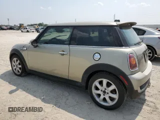 2007 MINI Hardtop S z VIN WMWMF73587TL83630, wystawiony jako Copart lot #59423765 z przebiegiem 129 066 mil mil oraz Tytuł czysty. Historia ofert i sprzedaży dostępna na DreamBid. Obrazek 2.
