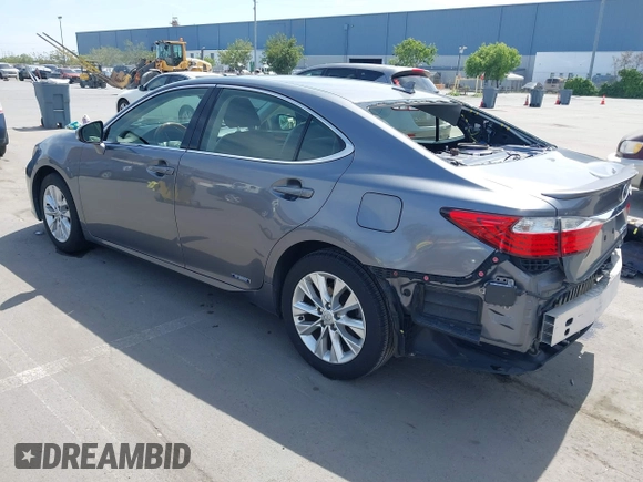 2013 Lexus ES 300h Hybrid with VIN JTHBW1GG6D2023923, listed as a IAAI auction lot 42099648 with 226,437 mi miles. Bid and sale history available at carsss.com. Image 3.
