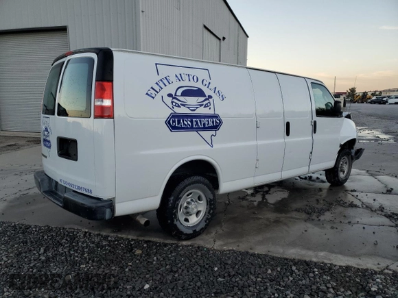 2021 Chevrolet Express Cargo with VIN 1GCWGBFP0M1206747, listed as a Copart auction lot 82701894 with Not provided miles and Salvage title. Bid and sale history available at DreamBid. Image 3.
