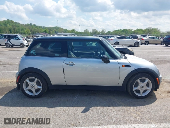 2003 MINI Hardtop z VIN WMWRC334X3TC43283, wystawiony jako IAAI lot #42112892 z przebiegiem 87 513 mil mil oraz . Historia ofert i sprzedaży dostępna na DreamBid. Obrazek 12.