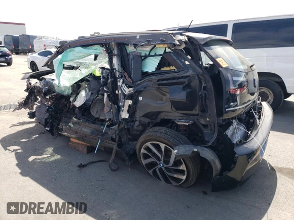 2019 BMW i3 with VIN WBY8P4C59K7D26811, listed as a Copart auction lot 47014304 with 0 mi miles and Salvage Title. Bid and sale history available at carsss.com. Image 2.