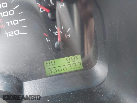 2005 Ford F-150 XLT with VIN 1FTPX12505FB69853, listed as a IAAI auction lot 42092756 with 330,699 mi miles. Bid and sale history available at carsss.com. Image 7.