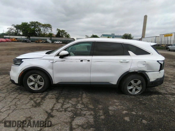 2021 Kia Sorento LX with VIN 5XYRG4LCXMG017520, listed as a IAAI auction lot 39440093 with 111,311 mi miles. Bid and sale history available at carsss.com. Image 6.