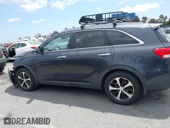 2016 Kia Sorento EX with VIN 5XYPH4A50GG160599, listed as a IAAI auction lot 42127992 with 301,716 mi miles. Bid and sale history available at carsss.com. Image 15.