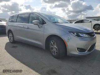 2018 Chrysler Pacifica Touring Plus with VIN 2C4RC1FG8JR126106, listed as a Copart auction lot 51333145 with 138,137 mi miles and Salvage Title. Bid and sale history available at carsss.com. Image 4.