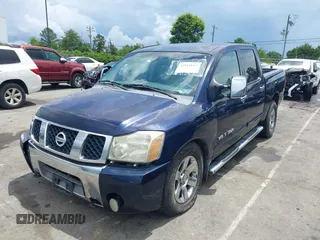 2007 Nissan Titan SE z VIN 1N6BA07B77N214250, wystawiony jako IAAI lot #42514141 z przebiegiem 184 576 mil mil oraz . Historia ofert i sprzedaży dostępna na DreamBid. Obrazek 19.