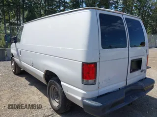 2013 Ford Econoline Cargo Commercial z VIN 1FTNE1EW8DDB05975, wystawiony jako IAAI lot #42522747 z przebiegiem 85 838 mil mil oraz . Historia ofert i sprzedaży dostępna na DreamBid. Obrazek 3.