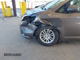 2011 Toyota Sienna XLE AAS with VIN 5TDYK3DC7BS047822, listed as a IAAI auction lot 42073635 with 150,424 mi miles. Bid and sale history available at carsss.com. Image 6.
