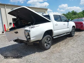 2017 Toyota Tacoma SR5 z VIN 5TFAZ5CN6HX047115, wystawiony jako IAAI lot #42124289 z przebiegiem 133 245 mil mil oraz . Historia ofert i sprzedaży dostępna na DreamBid. Obrazek 4.