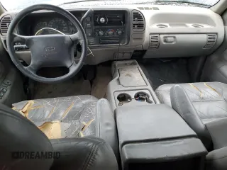 1996 Chevrolet Suburban with VIN 3GNFK16RXTG125871, listed as a Copart auction lot 86401384 with 220,767 mi miles and Clean Title. Bid and sale history available at carsss.com. Image 8.