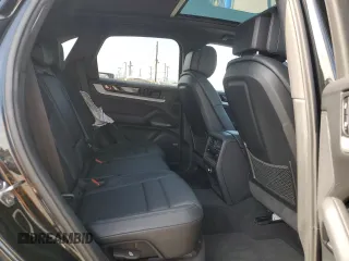 2024 Porsche Cayenne z VIN WP1AA2AY2RDA03634, wystawiony jako Copart lot #60294835 z przebiegiem 5 913 mil mil oraz Szkoda całkowita • Salvage title. Historia ofert i sprzedaży dostępna na DreamBid. Obrazek 11.