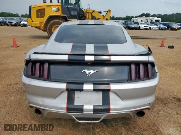 2016 Ford Mustang EcoBoost z VIN 1FA6P8TH4G5326330, wystawiony jako Copart lot #57402025 z przebiegiem 108 229 mil mil oraz Szkoda całkowita • Salvage title. Historia ofert i sprzedaży dostępna na DreamBid. Obrazek 6.