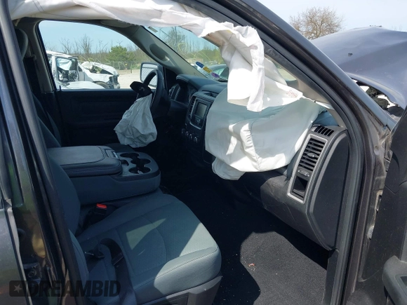 2018 Ram 1500 Express z VIN 3C6RR7KG1JG238637, wystawiony jako IAAI lot #42215424 z przebiegiem 85 769 mil mil oraz . Historia ofert i sprzedaży dostępna na DreamBid. Obrazek 5.