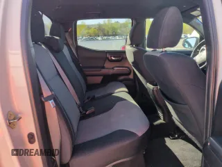 2020 Toyota Tacoma SR5 z VIN 5TFCZ5AN9LX230688, wystawiony jako Copart lot #55305165 z przebiegiem 50 381 mil mil oraz Szkoda całkowita • Salvage title. Historia ofert i sprzedaży dostępna na DreamBid. Obrazek 10.