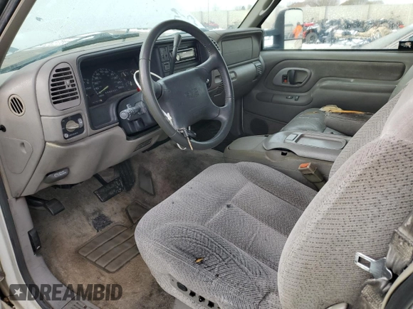 1997 GMC Suburban with VIN 3GKFK16RXVG501646, listed as a Copart auction lot 45849265 with 301,974 mi miles and Clean title. Bid and sale history available at DreamBid. Image 7.